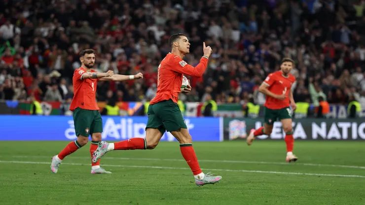 Cristiano Ronaldo comemora seu gol na Copa das Nações 2025 em Portugal e Espanha - Lars Baron/Getty Images