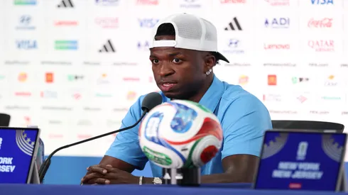 Vini Jr em entrevista coletiva pela Seleção Brasileira – Darrian Traynor/Getty Images