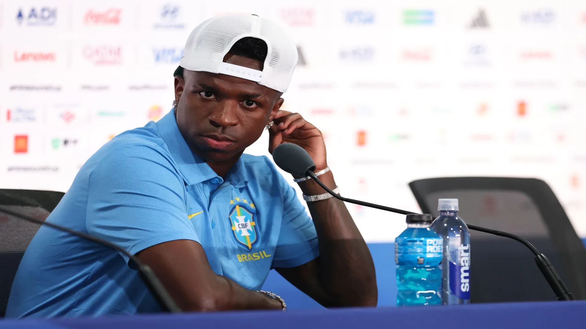 Vini Jr responde perguntas em coletiva da Copa – Darrian Traynor/Getty Images
