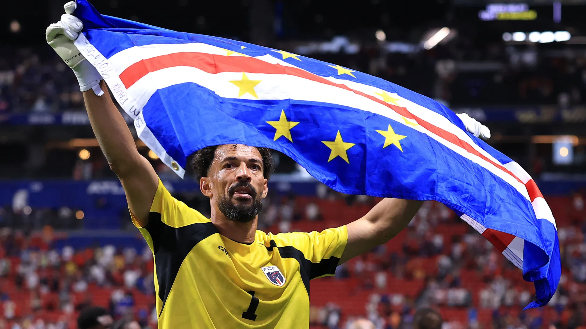 Vozinha comemora após partida de Cabo Verde na Copa do Mundo
