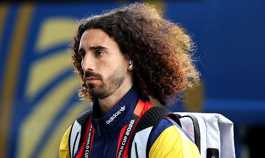 Cucurella chegando na concentração