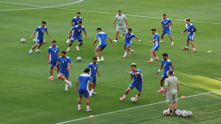 Irã treina antes da estreia na Copa contra a Nova Zelândia - Harry How/Getty Images