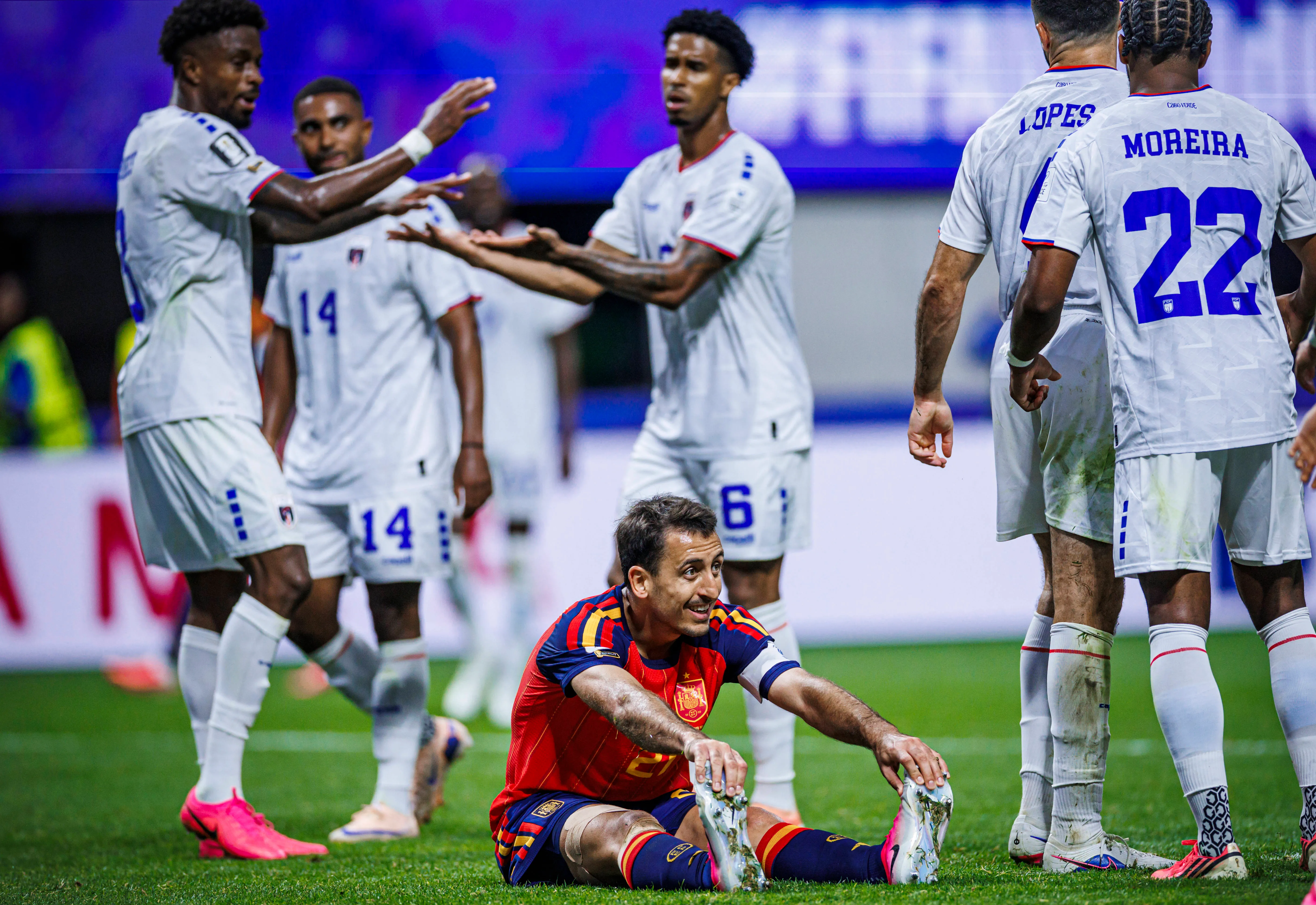 Espanha contra Cabo Verde na estreia da Copa. Foto: IMAGO / PGS Photo Agency