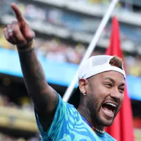 Douglas Santos admite expectativa por volta de Neymar