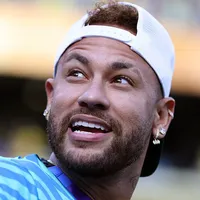 Neymar treina sem bola, mas aumenta expectativa por estreia