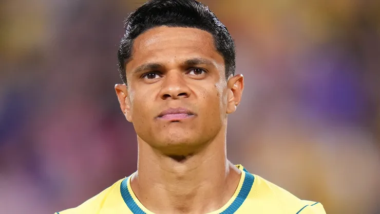 Douglas Santos antes de uma partida pelo Brasil. Foto: Rich Storry/Getty Images