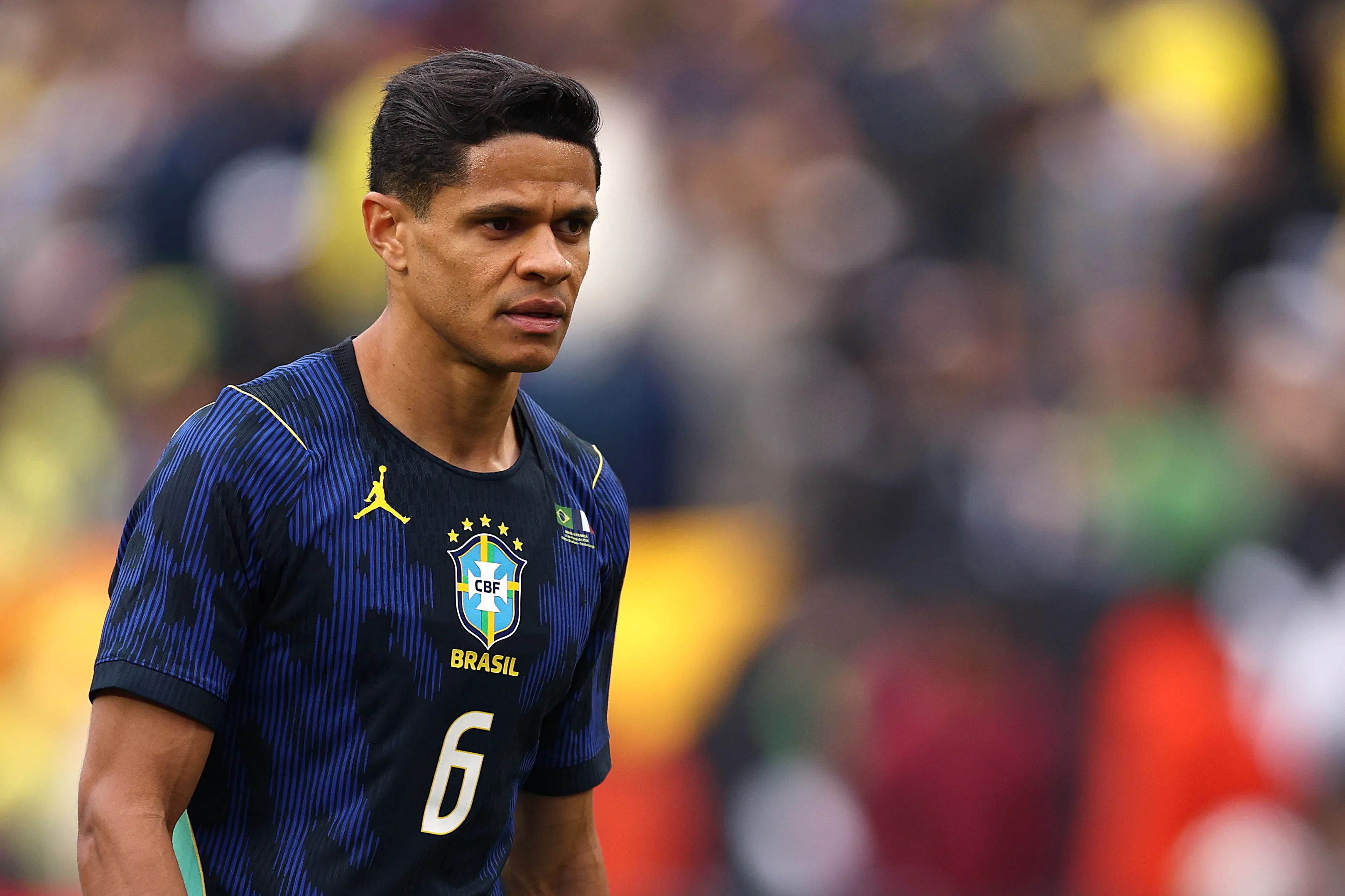 Douglas Santos em campo pela Seleção Brasileira (Foto: Maddie Meyer/Getty Images)