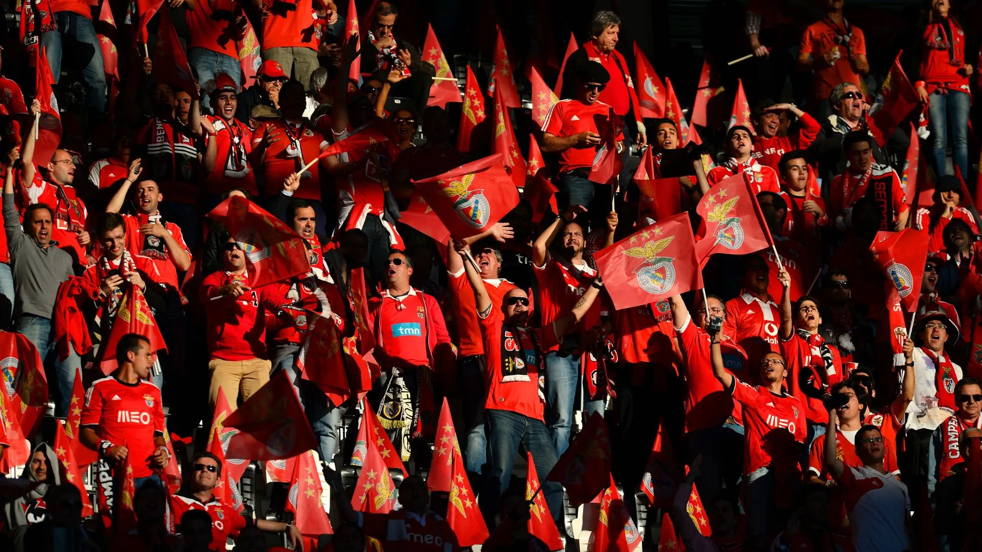 Torcida dos Encarnados (foto: Jamie McDonald/Getty Images)