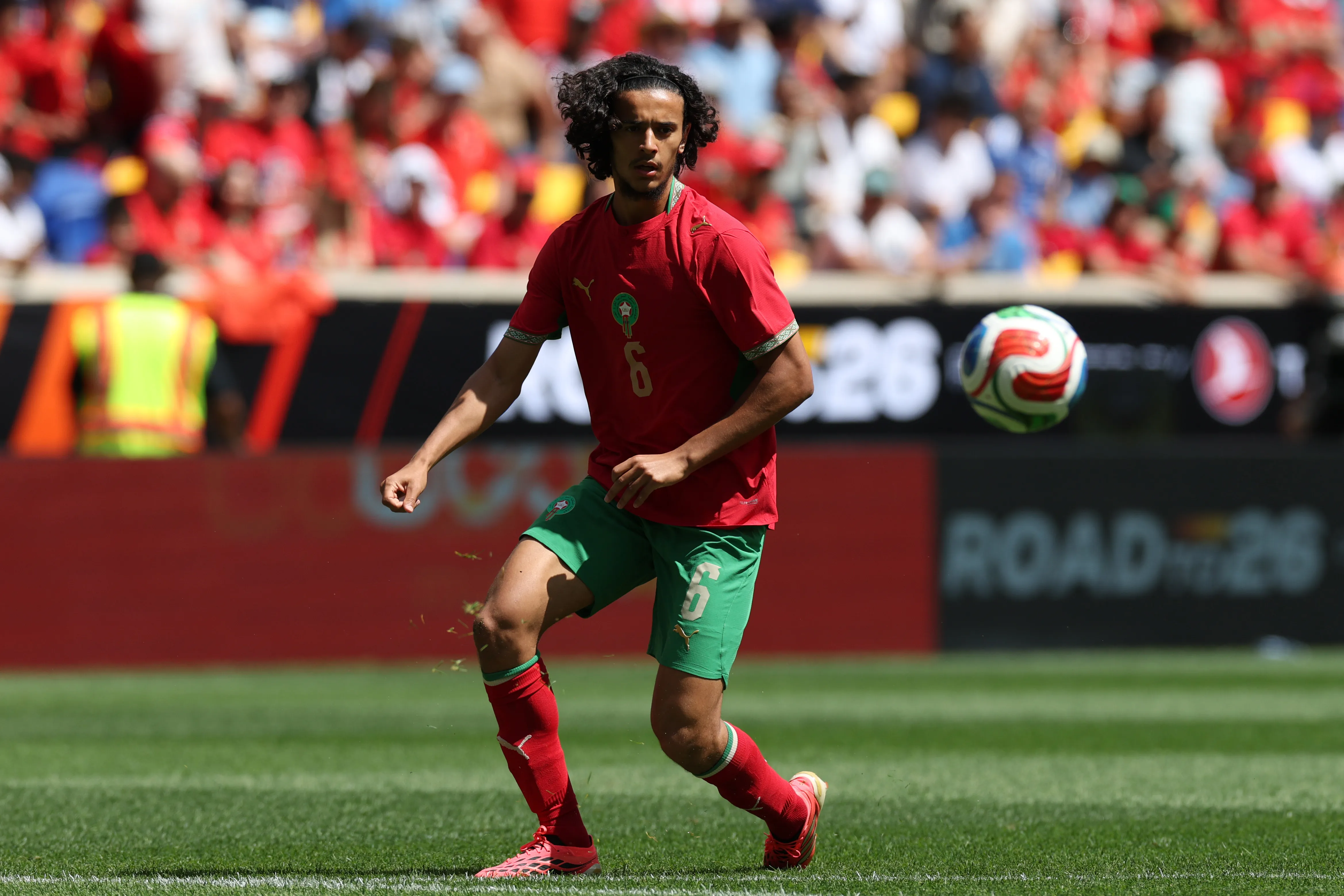 Bouaddi em campo pelo Marrocos (Foto: Vincent Carchietta/Getty Images)