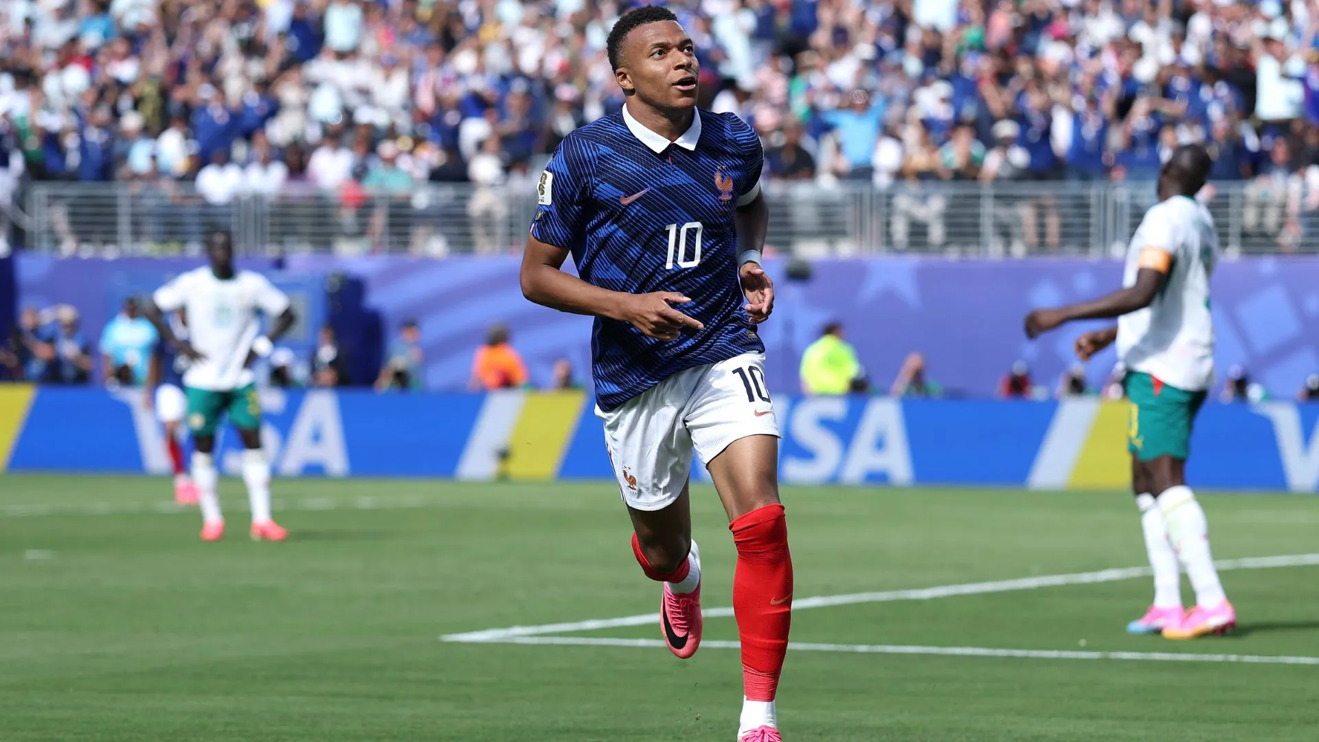 Mbappé comemorando contra Senegal (foto: Dan Mullan/Getty Images)