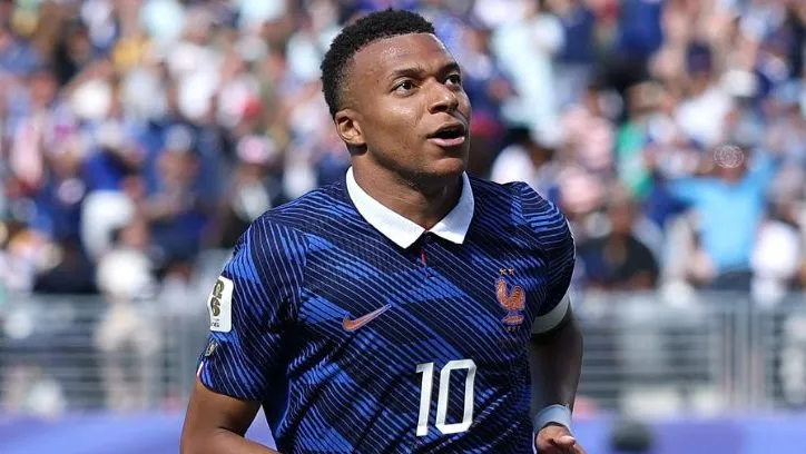 Mbappé comemorando contra Senegal (foto: Dan Mullan/Getty Images)