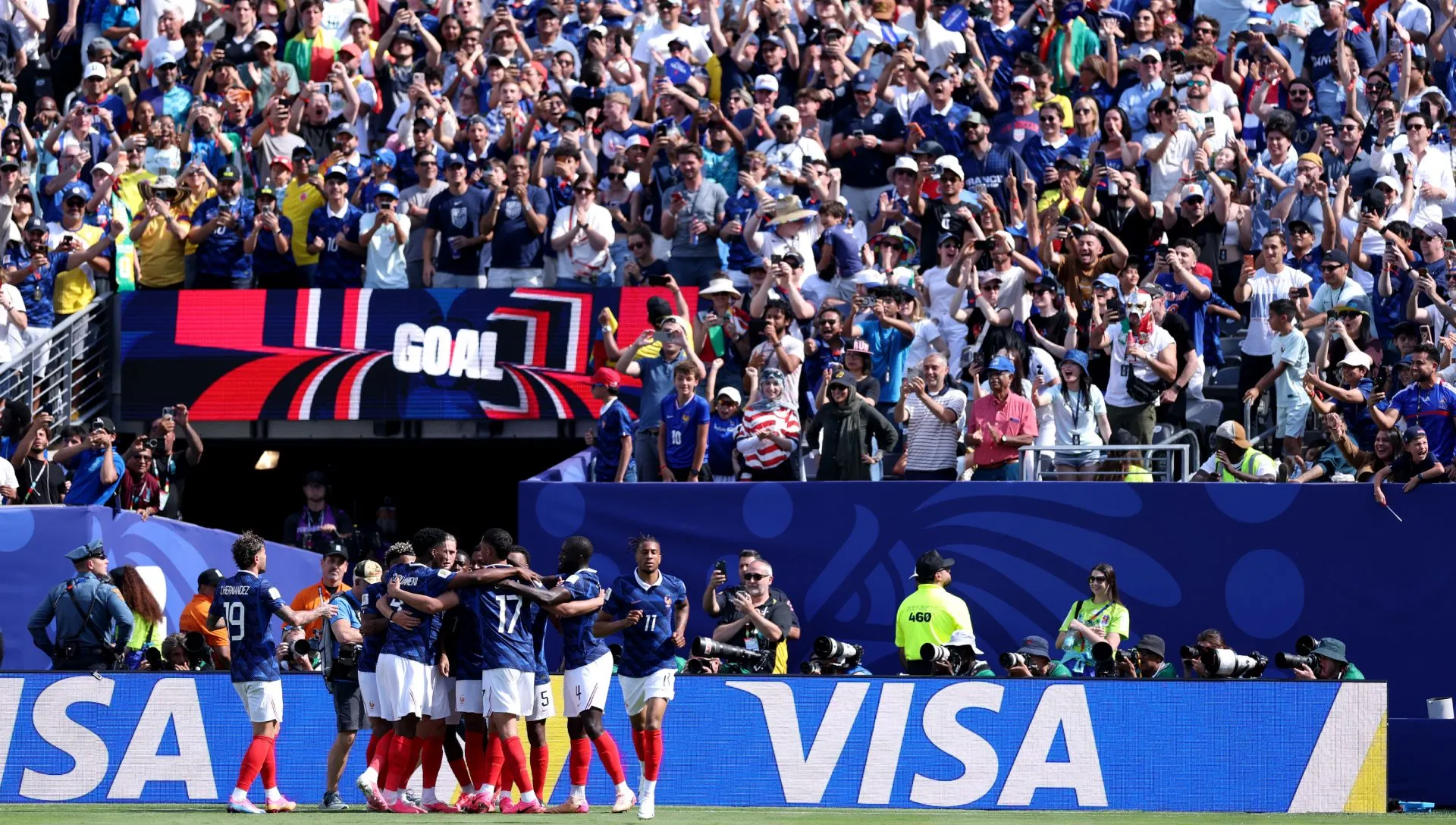 Jogadores da França comemoram gol durante partida da Copa do Mundo. Foto: Kevin C. Cox/Getty Images