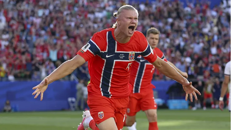 Haaland brilha na vitória da Noruega. Foto: Justin Setterfield/Getty Images