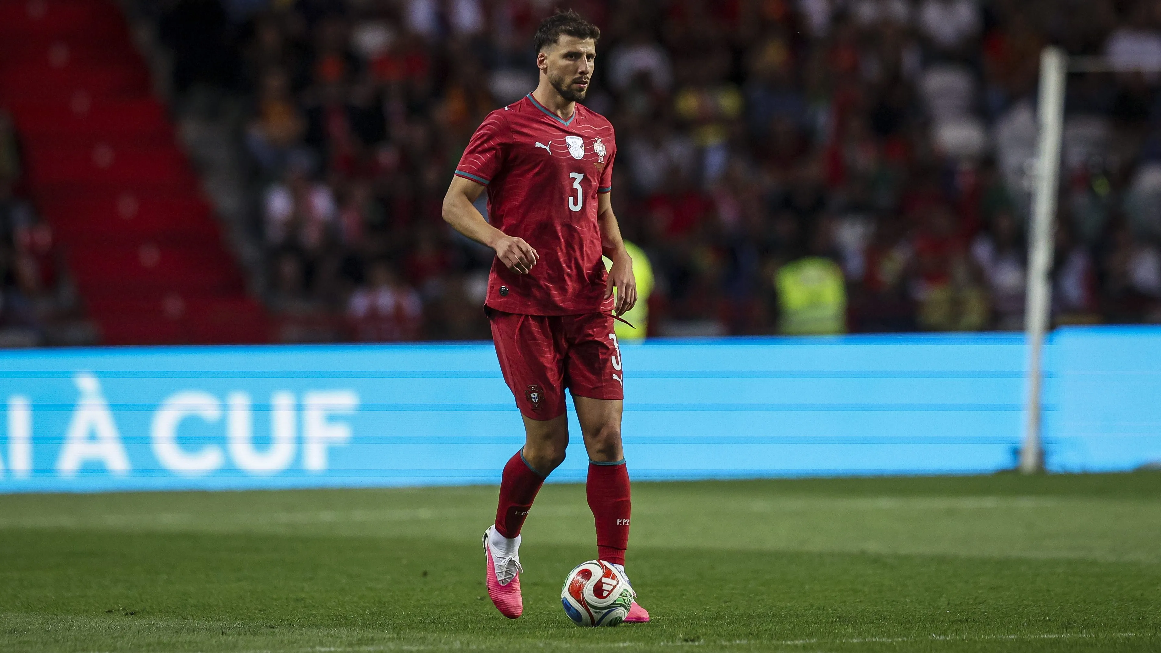Rúben Dias em jogo de Portugal contra Nigéria