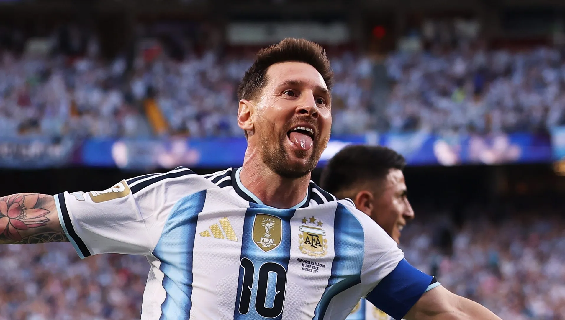 Messi comemorando gol pela Argentina contra a Argélia