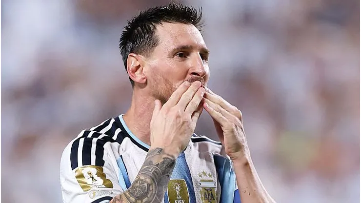 Messi após marcar três gols contra a Argélia. Foto: Michael Steele/Getty Images