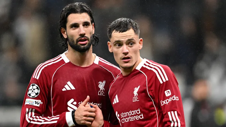 Szoboszlai e Wirtz após uma vitória do Liverpool. Foto: Kaspar-Bartke/Getty Images