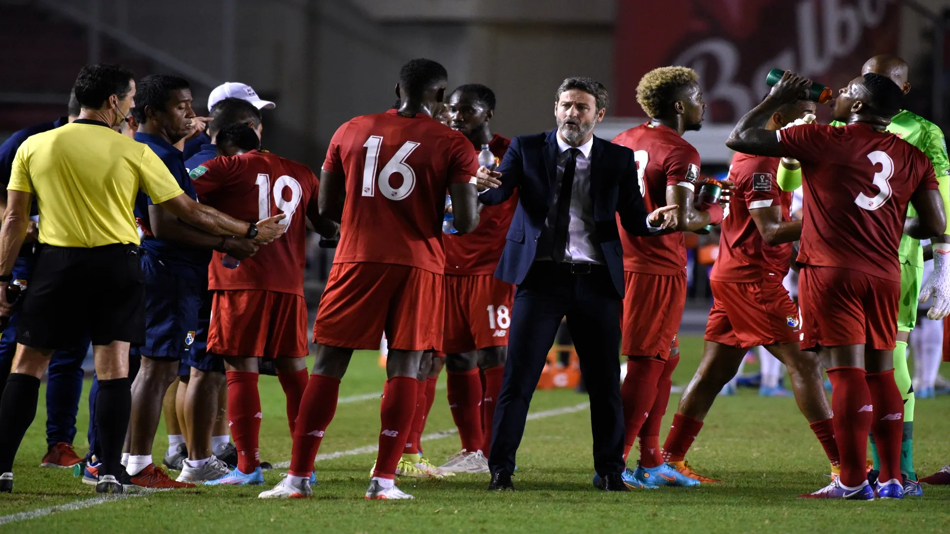 Thomas Christiansen com o Panamá em partida contra o Canadá em 2022 – Guillermo Legaria/Getty Images
