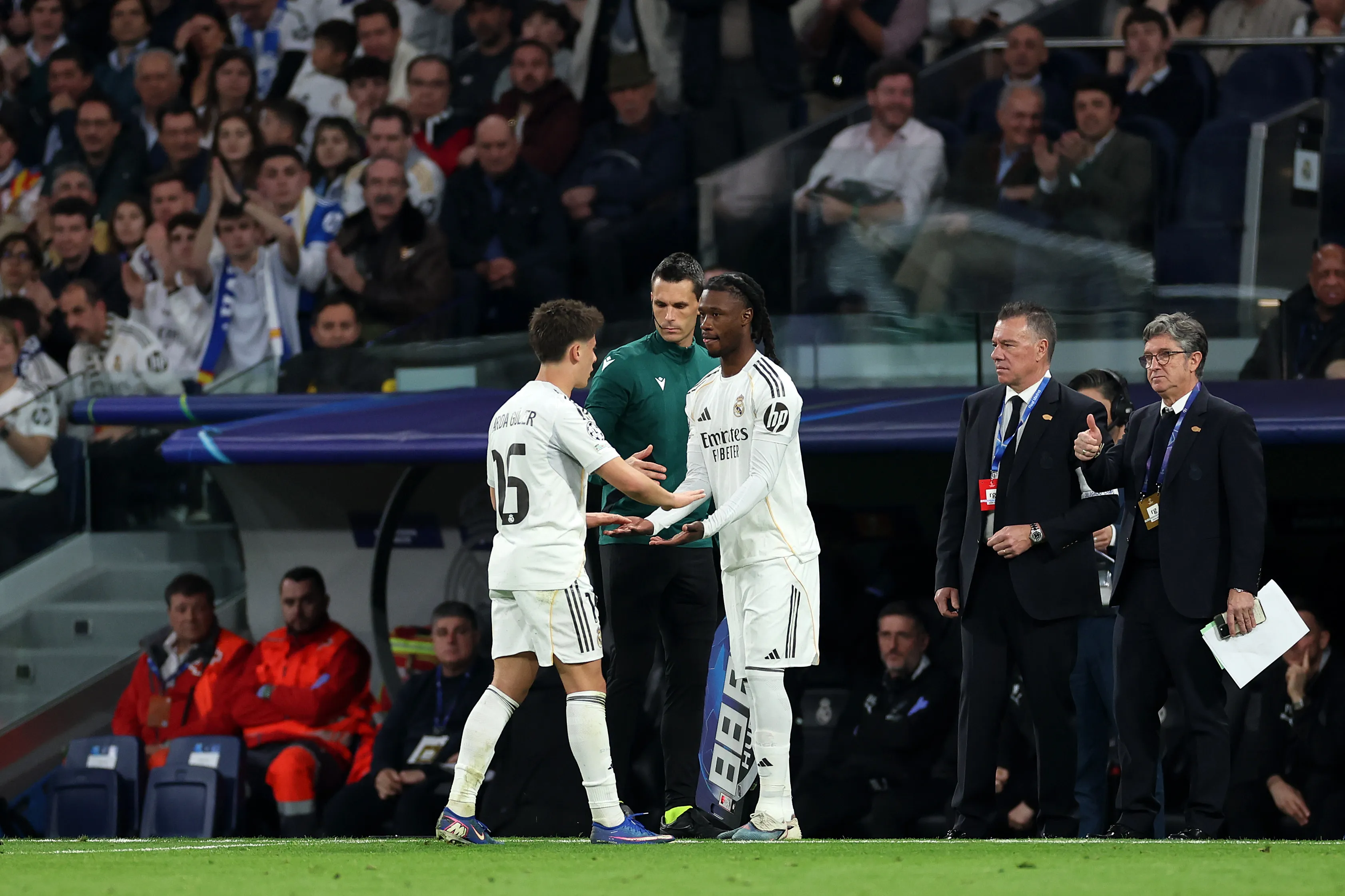 Arda Güler aparece dando lugar a Camavinga (Foto: Florencia Tan Jun/Getty Images)
