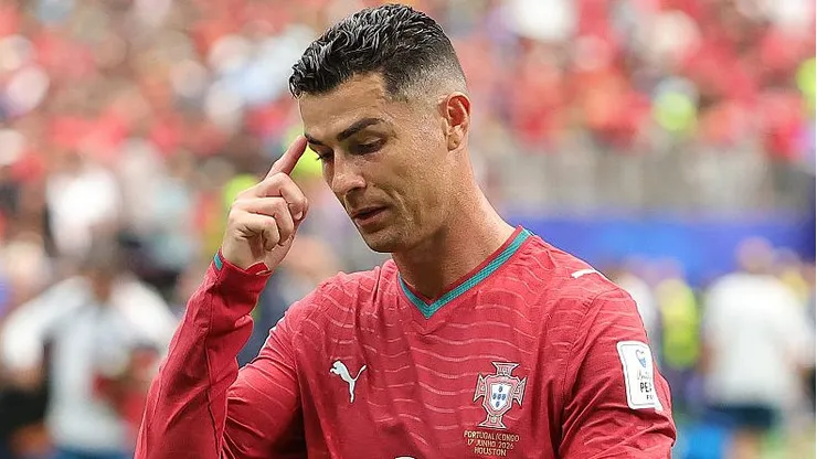 Cristiano Ronaldo contra o RD Congo pela Copa. Foto: Alex Slitz/Getty Images