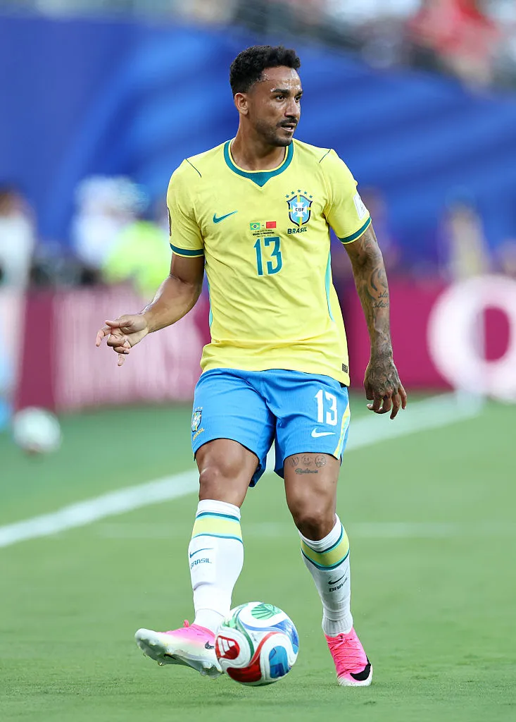 EAST RUTHERFORD, NEW JERSEY – Danilo em ação pela Seleção Brasileira na Copa (Foto: Dan Mullan/Getty Images)