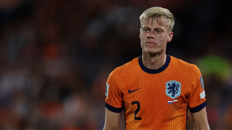 Van Hecke é oficialmente o novo jogador do Tottenham