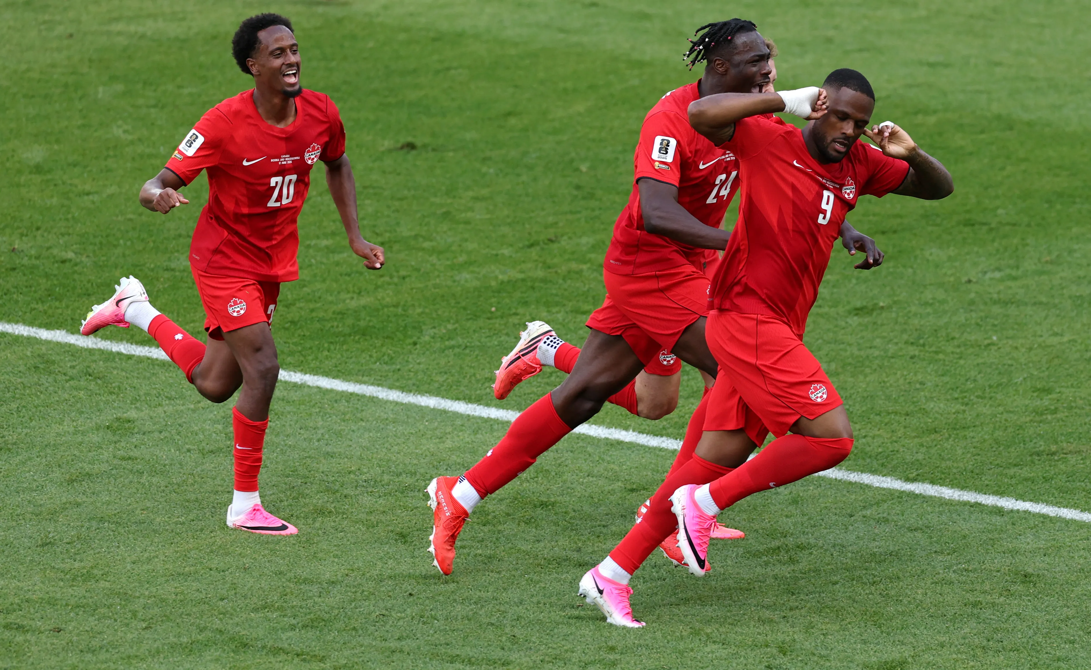 Jogadores do Canadá comemora gol durante partida da Copa do Mundo. Foto: Michael Steele/Getty Images