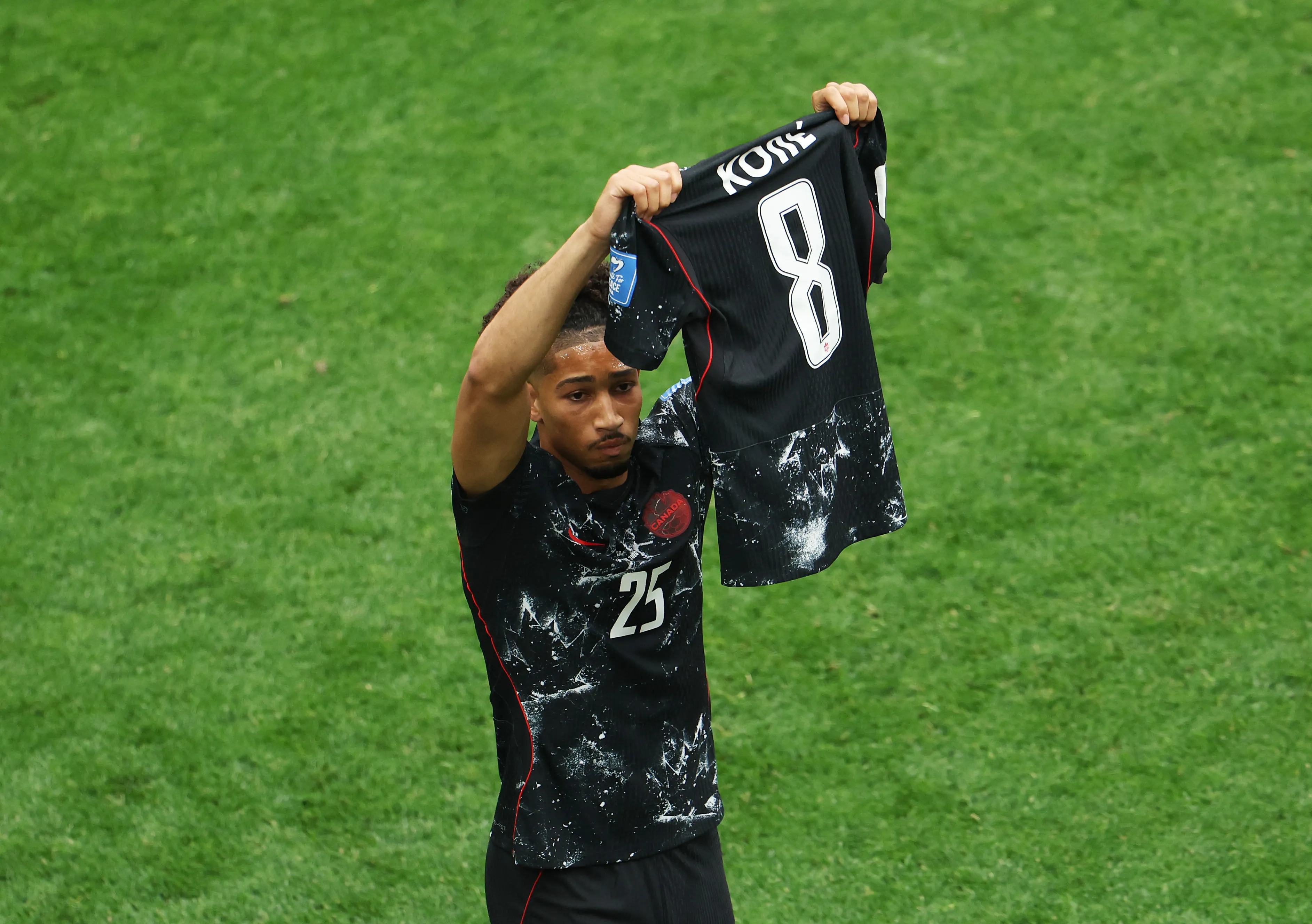 Ismael Koné foi homenageado por Saliba – Foto: Emilee Chinn/Getty Images