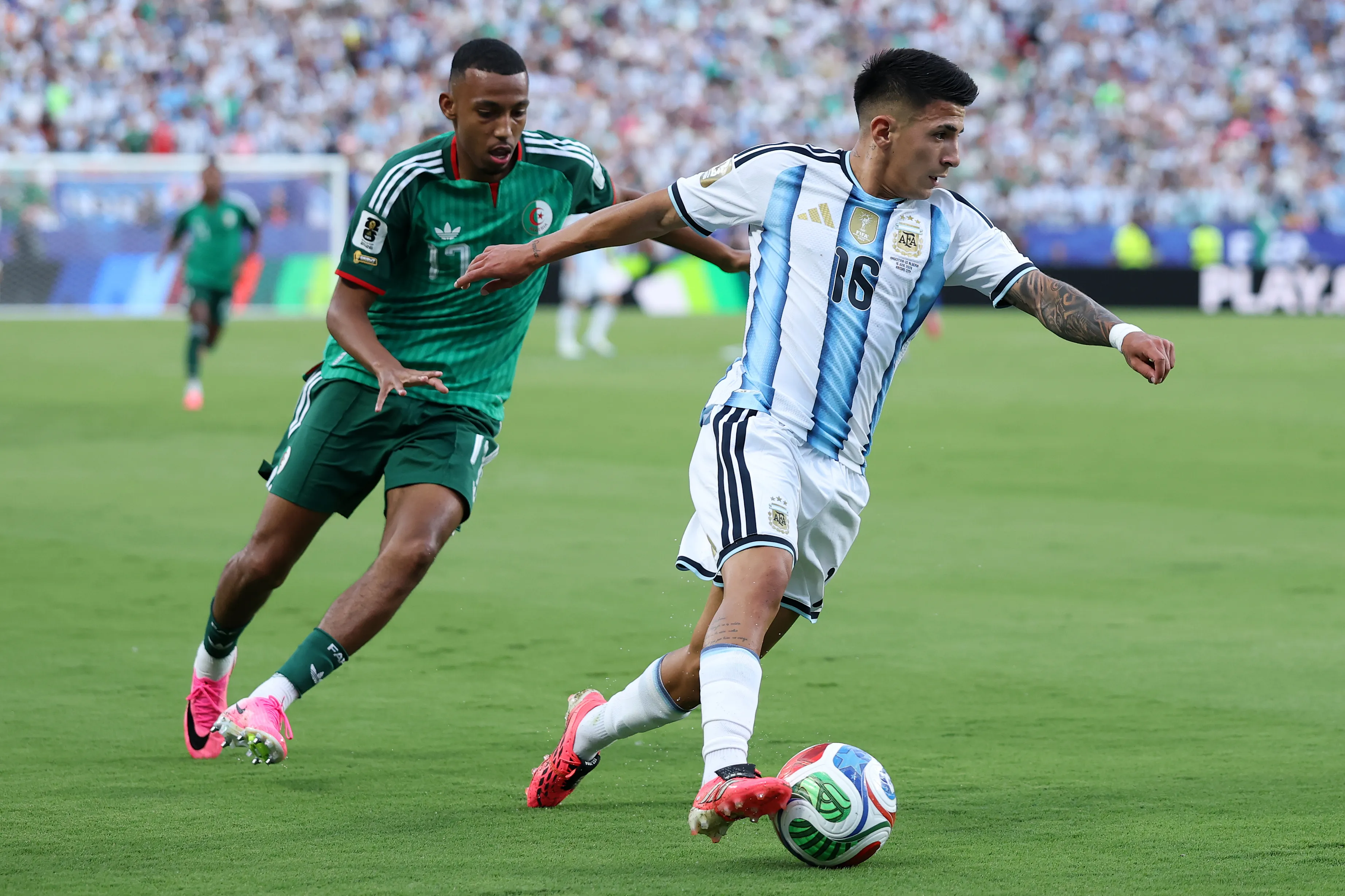Thiago Almada pode deixar o time titular. (Foto: Michael Steele/Getty Images)