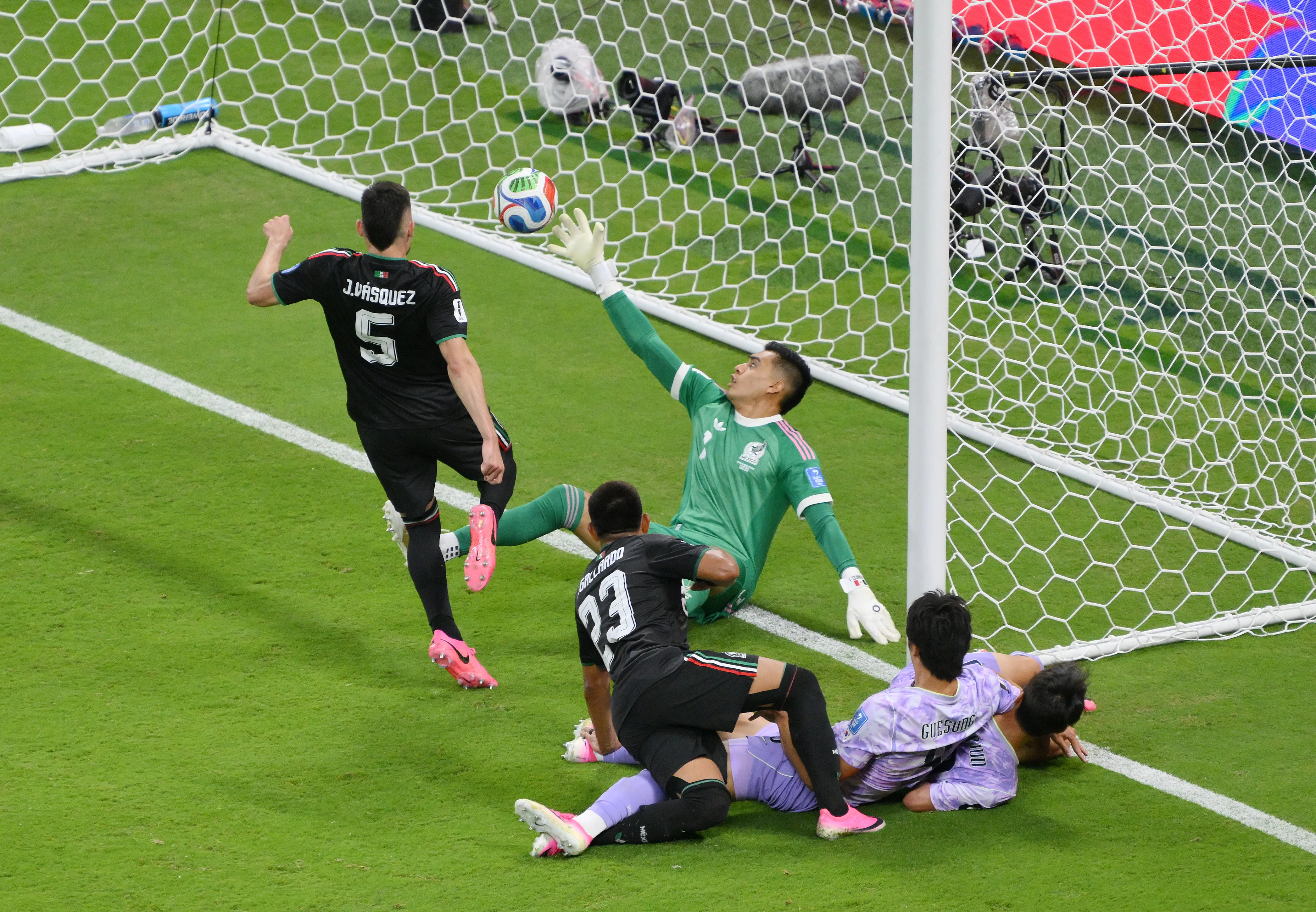 Raul Rangel evitou o empate da Coreia do Sul com um milagre em Guadalajara. (Photo by David Ramos/Getty Images)