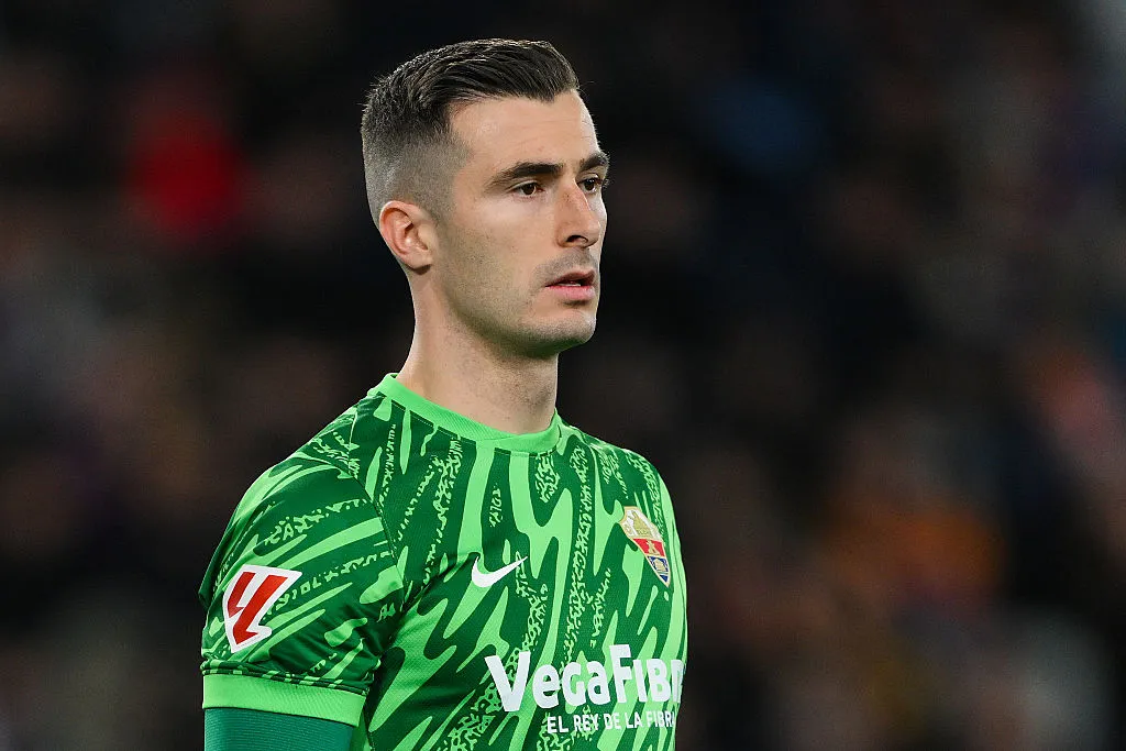 Inaki Pena em alção pelo Elche (Foto: David Ramos/Getty Images)