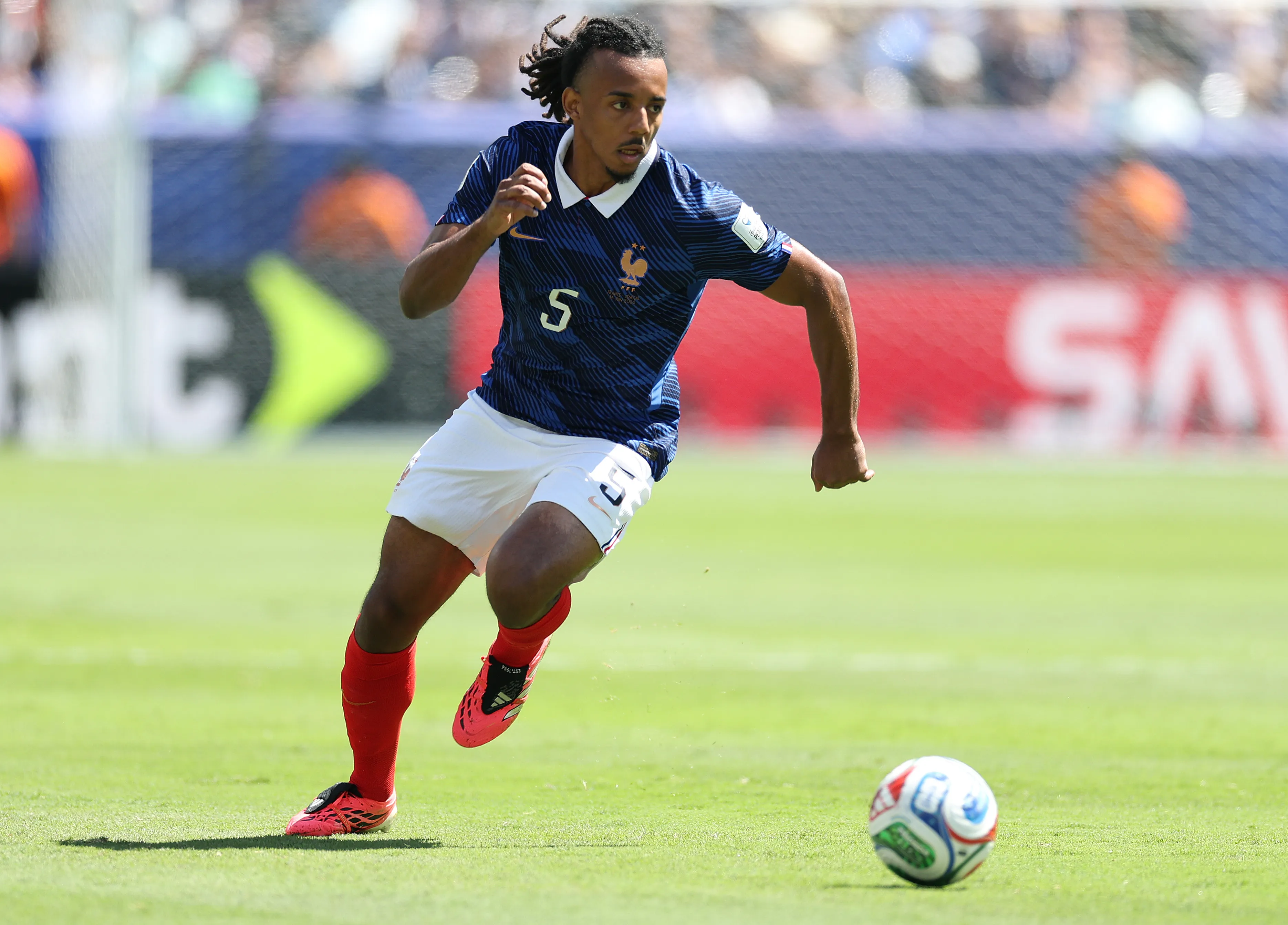 Koundé em jogo da França. Foto: Al Bello/Getty Images