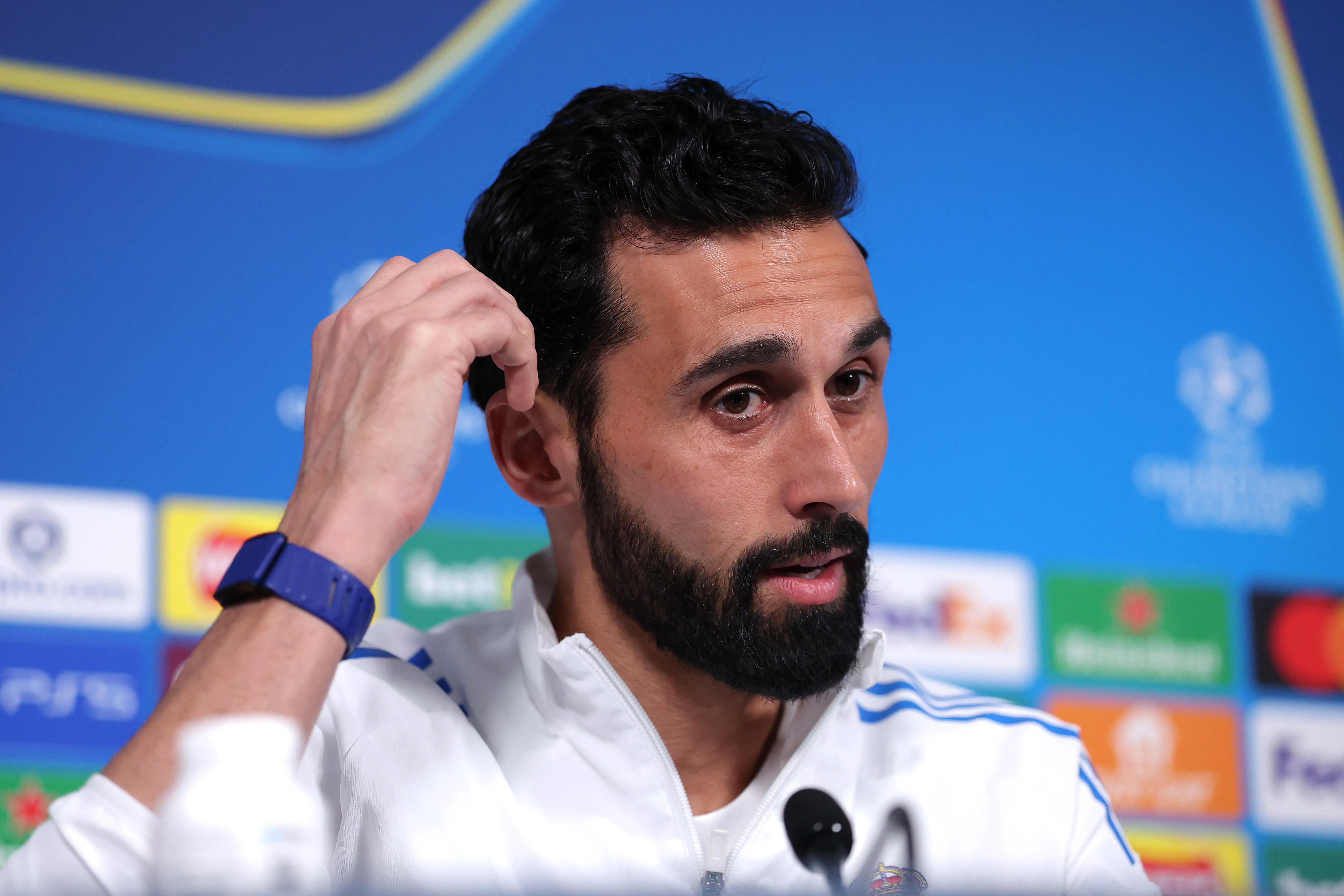 Arbeloa durante uma entrevista coletiva (Foto: Alex Livesey/Getty Images)