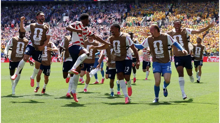 Jogadores dos Estados Unidos comemoram vitória na segunda rodada. Foto: Jamie Squire/Getty Images
