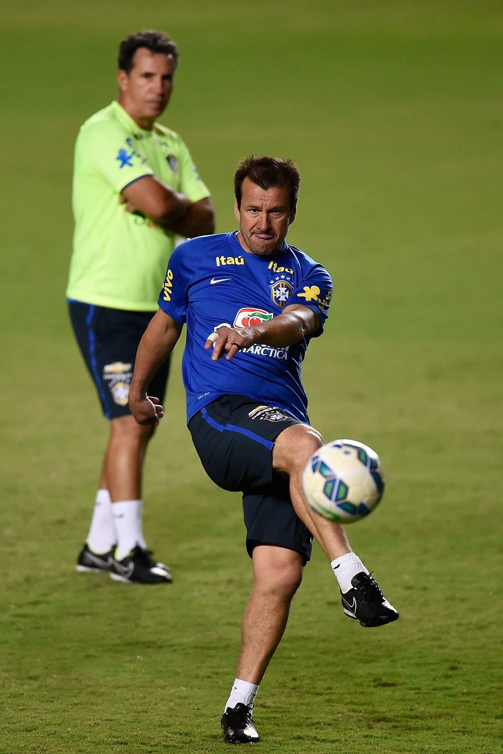 O técnico Dunga em ação durante treino da Copa do Mundo 2018. Foto: Buda Mendes/Getty Images