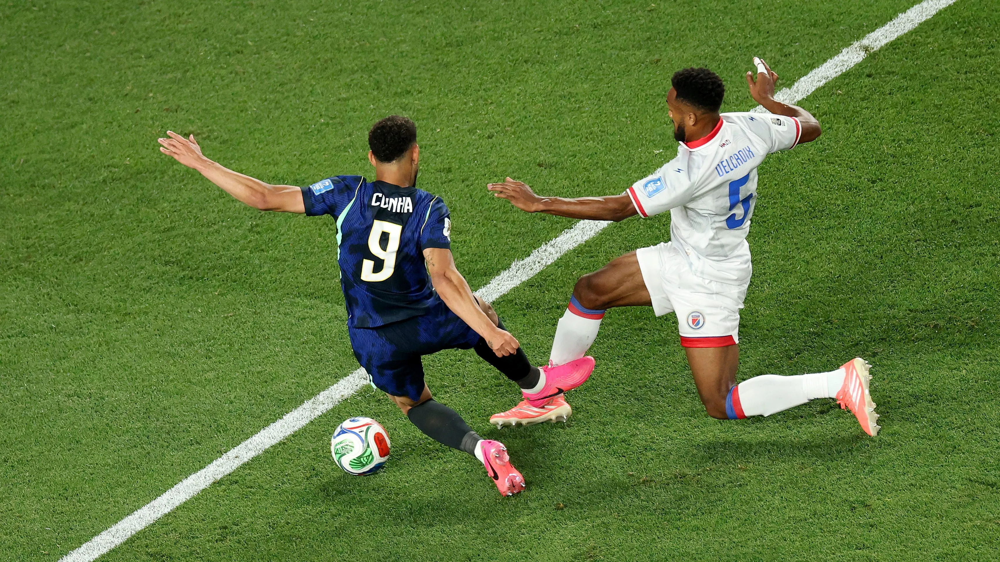 Matheus Cunha fazendo gol