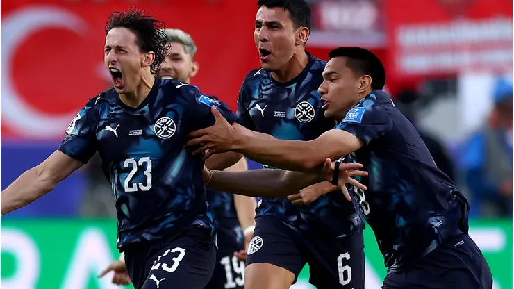 Paraguai consegue vitória heroica com um a menos e elimina a Turquia da Copa do Mundo. (Foto: Dean Mouhtaropoulos/Getty Images)