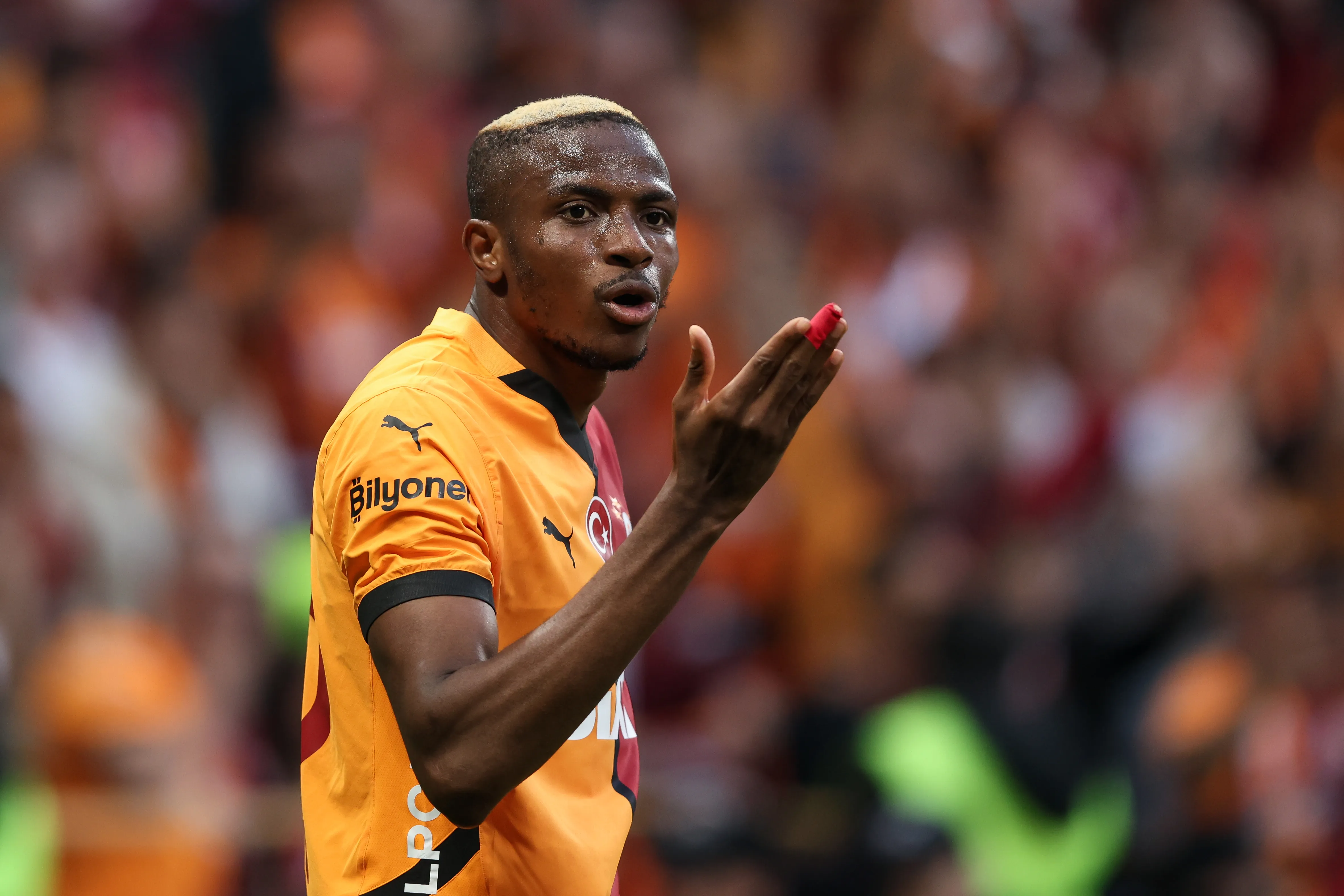 Osimhen em campo pelo Galatasaray (Foto: Ahmad Mora/Getty Images)