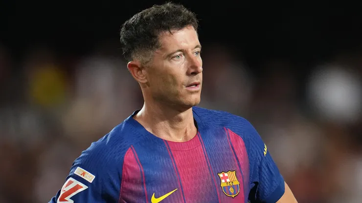 Lewandowski em campo com as cores do Barcelona. Foto: Aitor Alcalde/Getty Images