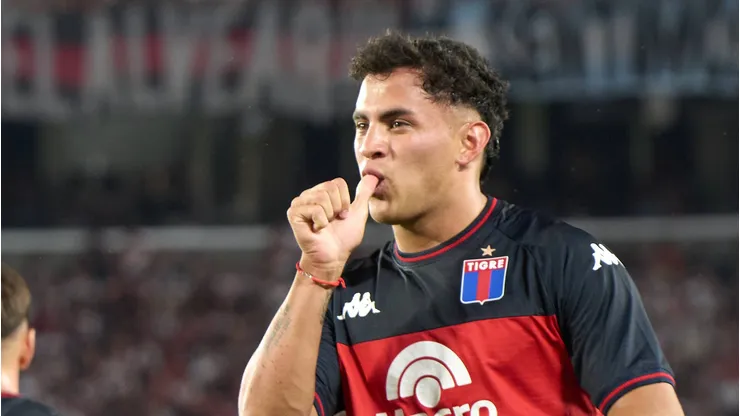 Flamengo se aproxima de David Romero. Foto: Imago