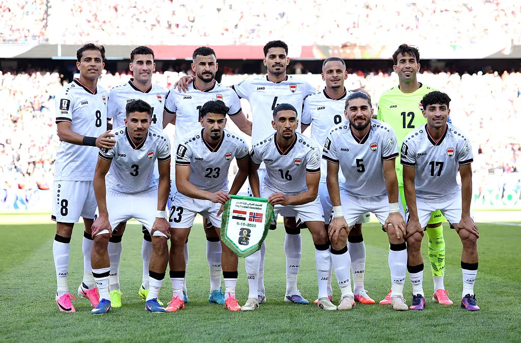 Jogadores titulares da Seleção do Iraque – Foto: Mattia Ozbot/Getty Images