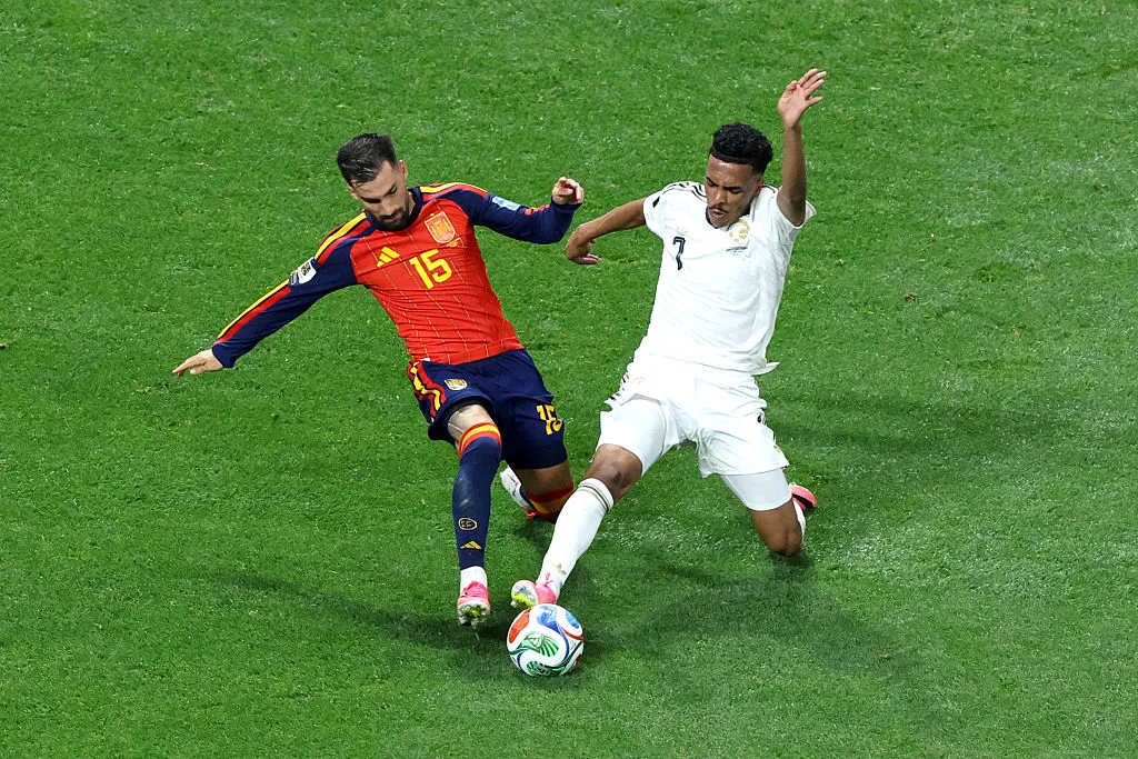 Alex Baena em ação contra a Arábia (Foto: Buda Mendes/Getty Images)