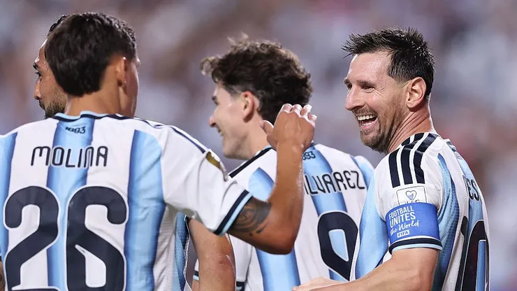 Messi, Álvarez e Molina pela Argentina. Foto: Michael Steele/Getty Images