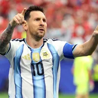 Narrador relembra Maradona e elogia momento de Messi