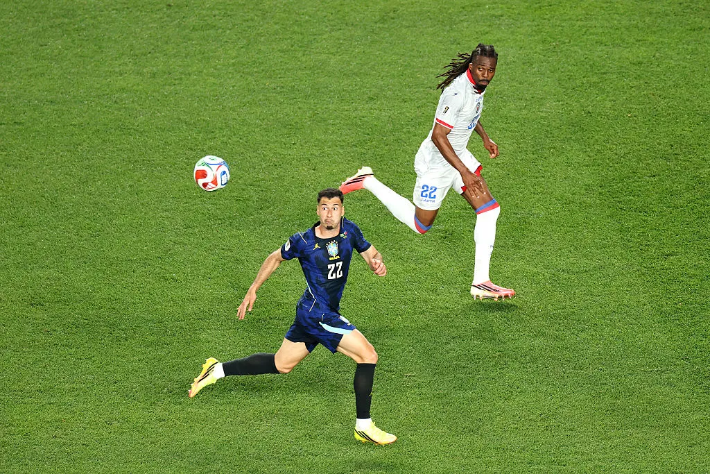 Gabriel Martinelli atuando pela Seleção Brasileira contra o Haiti - Foto: Kevin C. Cox/Getty Images