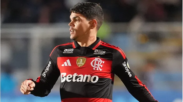 Ayrton Lucas é desejadopor Fiorentina e Stade Rennais. (Photo by Raul Sifuentes/Getty Images)