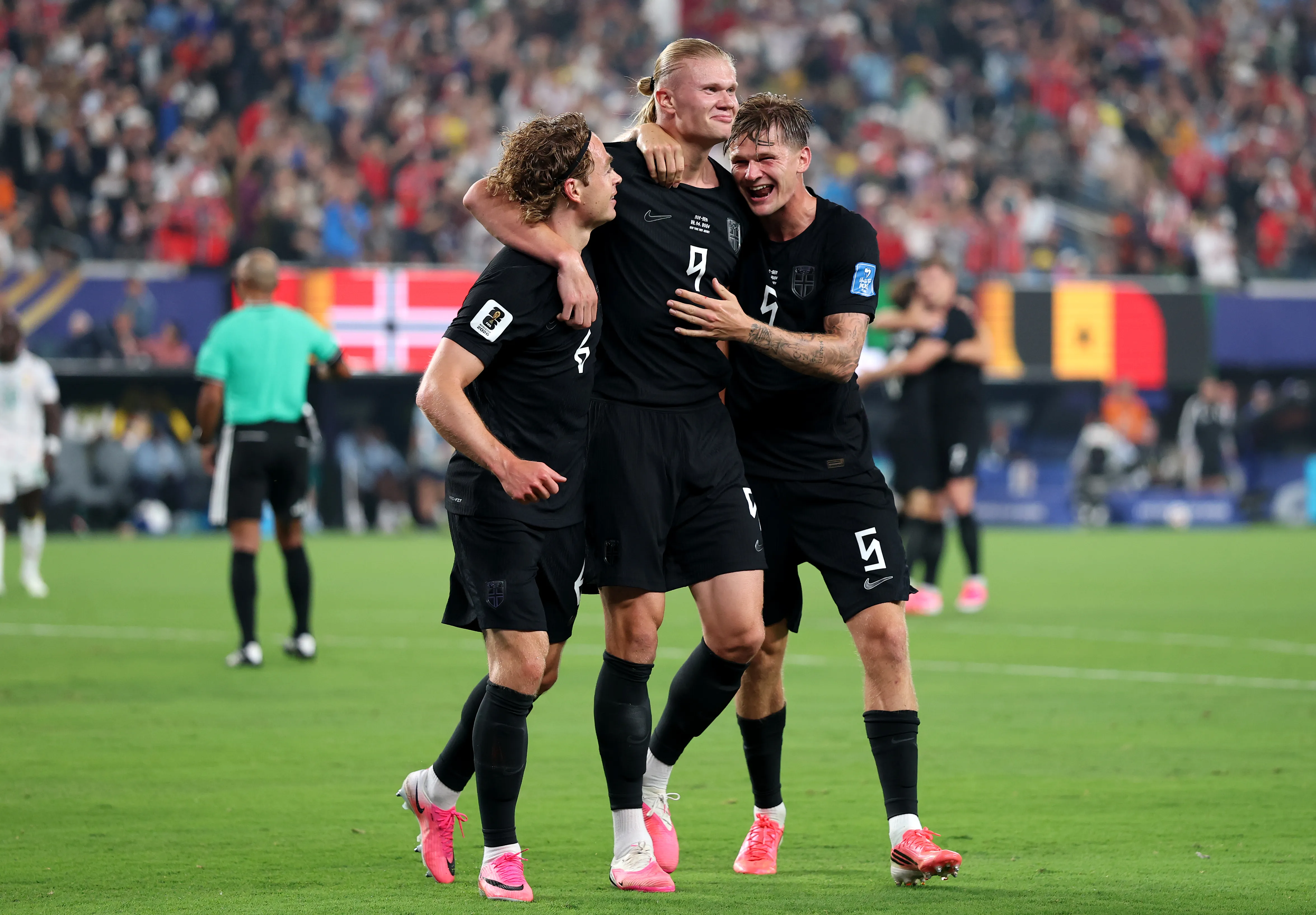 Haaland comemorando um dos gols pela Noruega (Photo by Al Bello/Getty Images)