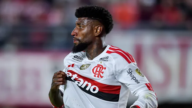 Emerson Royal pelo Flamengo. (Foto: Marcelo Endelli/Getty Images)