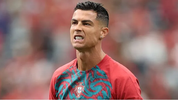 Cristiano Ronaldo, em campo, por Portugal. Foto: Michael Steele/Getty Images