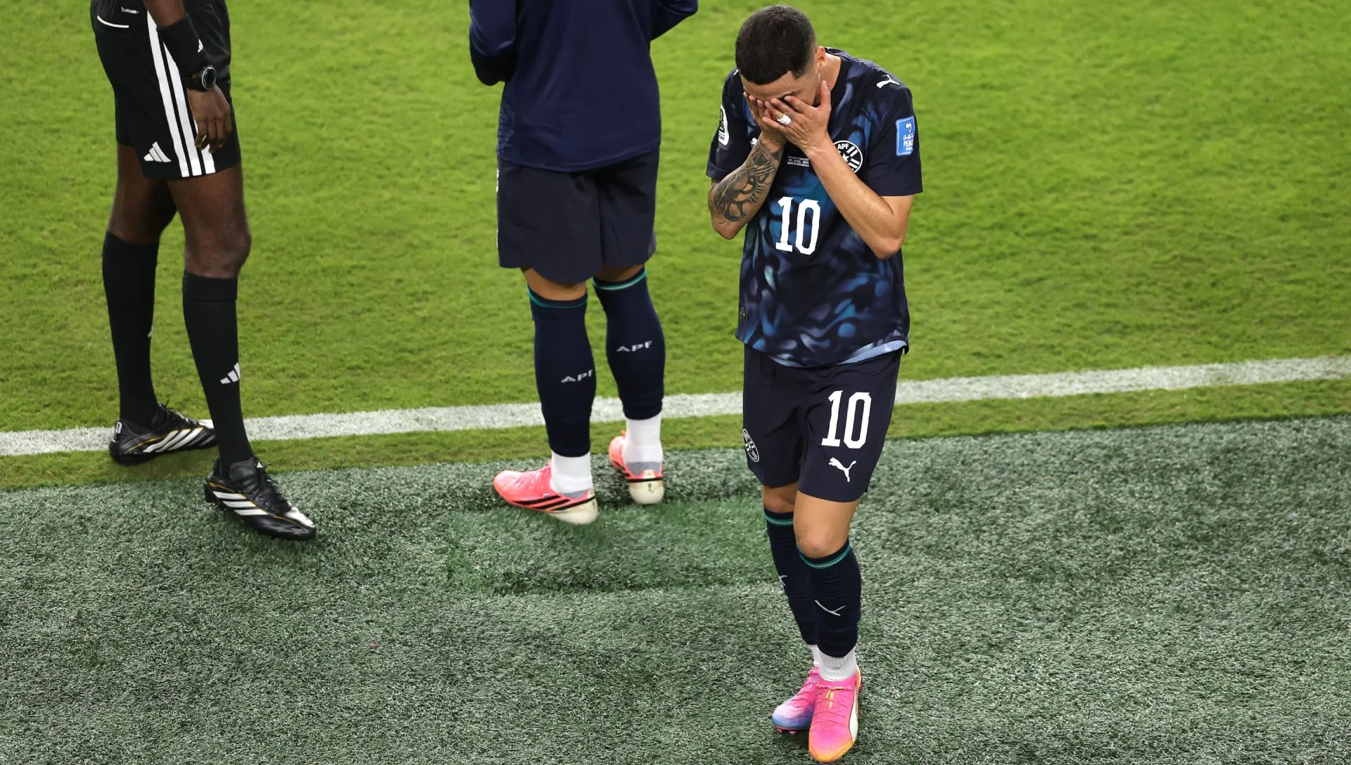 Miguel Almirón, do Paraguai, após receber cartão vermelho na Copa do Mundo. Foto: Stu Forster/Getty Images